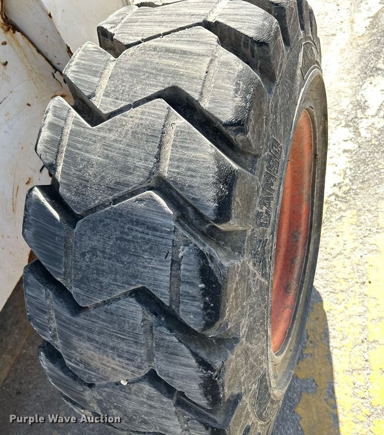 image for item NJ9543 2003 Bobcat S250 skid steer loader