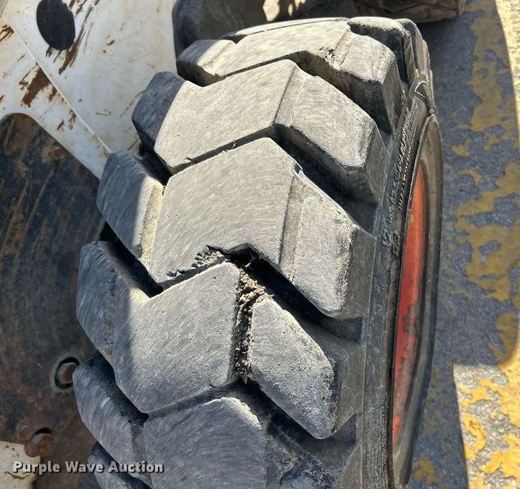 image for item NJ9543 2003 Bobcat S250 skid steer loader