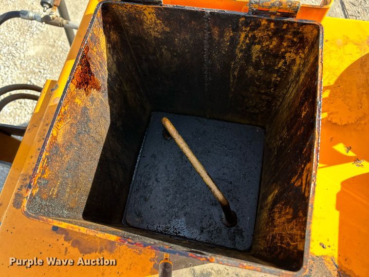 image for item NJ9544 LeeBoy L150 tack distributor