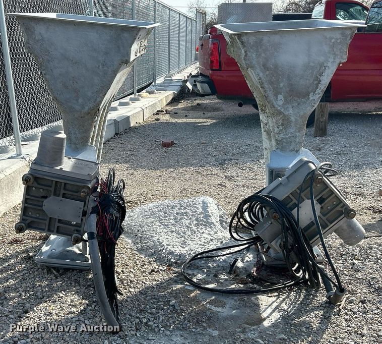 image for item NJ9545 (2) Whelen WPS4004 emergency sirens