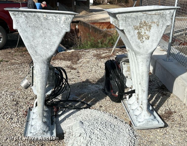 image for item NJ9545 (2) Whelen WPS4004 emergency sirens