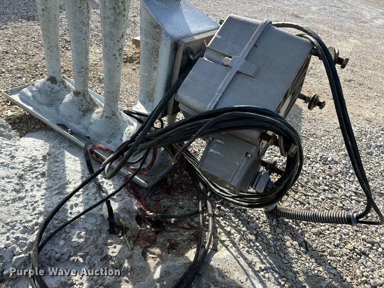 image for item NJ9545 (2) Whelen WPS4004 emergency sirens