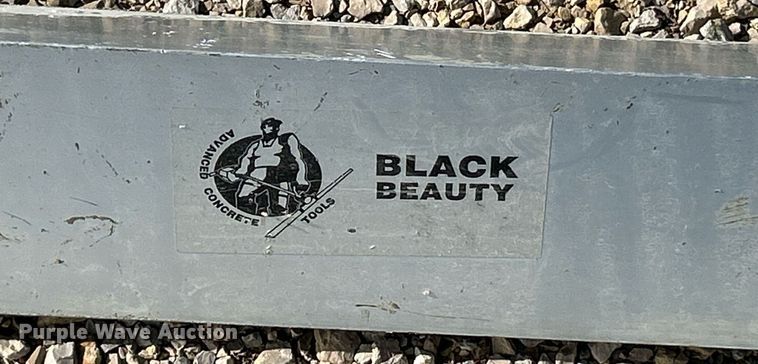 image for item NJ9547 Black Beauty vibrating screed