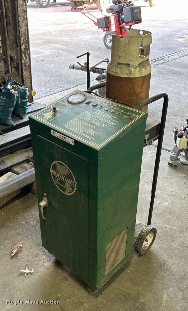 image for item NJ9557 Four Seasons  59900 refrigerant recycling and recharging system