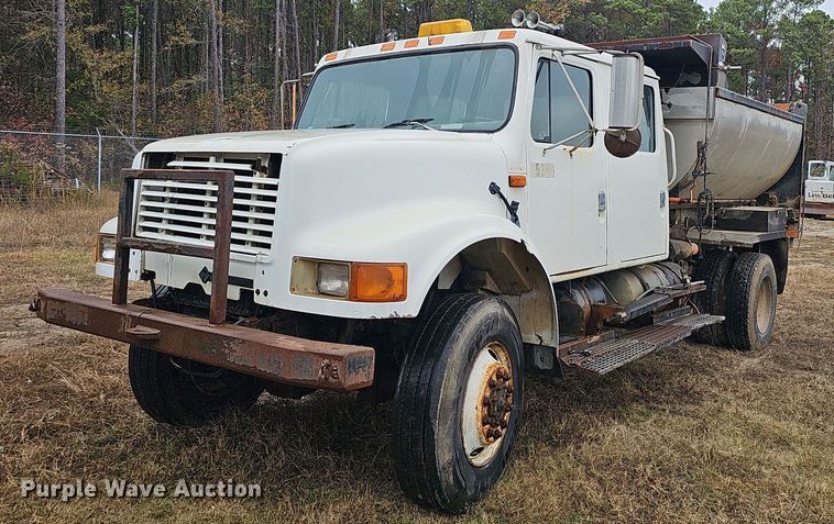 image for item NP9144 1994 International 4800 manure spreader truck