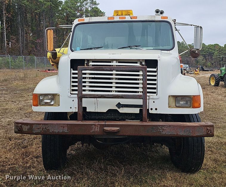 image for item NP9144 1994 International 4800 manure spreader truck