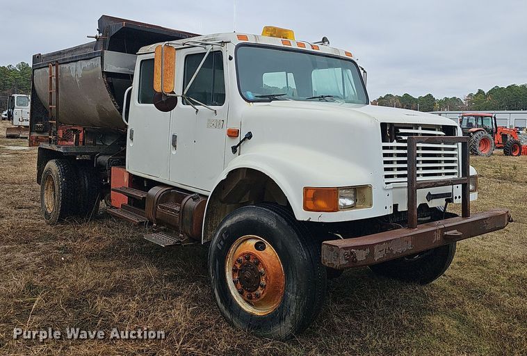 image for item NP9144 1994 International 4800 manure spreader truck
