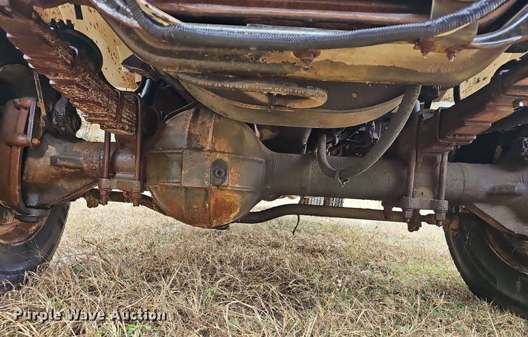 image for item NP9144 1994 International 4800 manure spreader truck