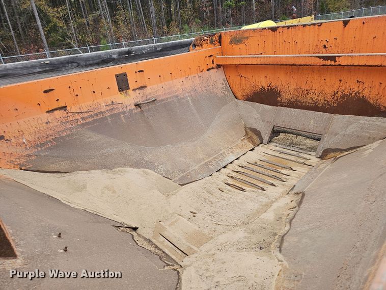 image for item NP9144 1994 International 4800 manure spreader truck