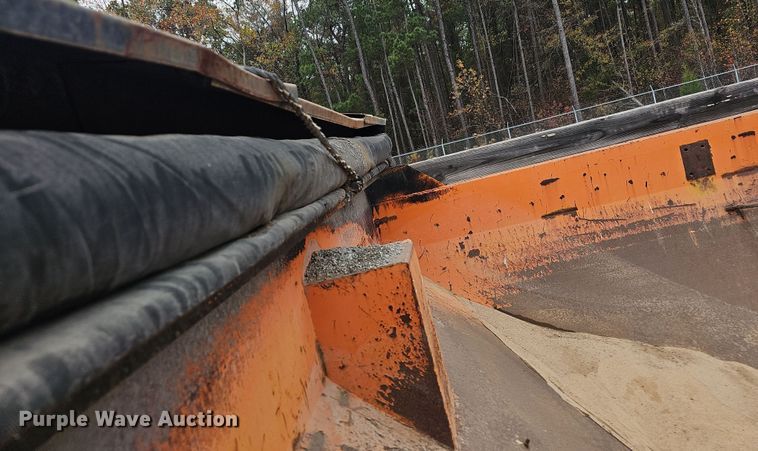 image for item NP9144 1994 International 4800 manure spreader truck