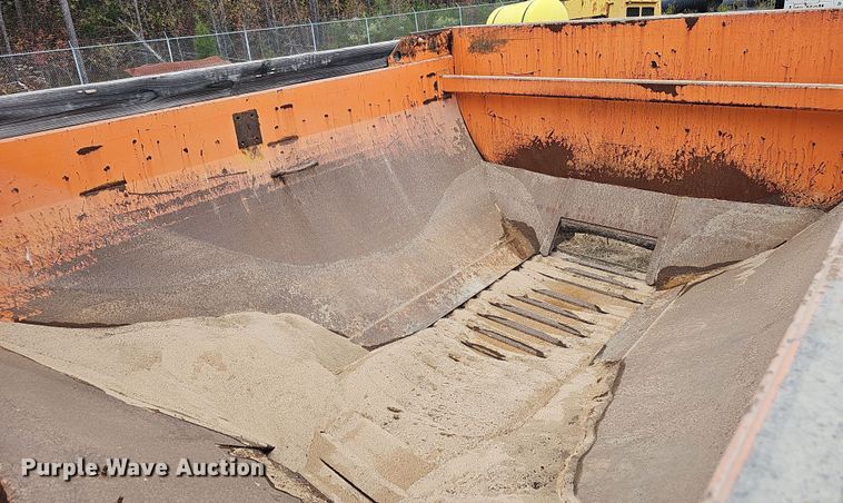 image for item NP9144 1994 International 4800 manure spreader truck