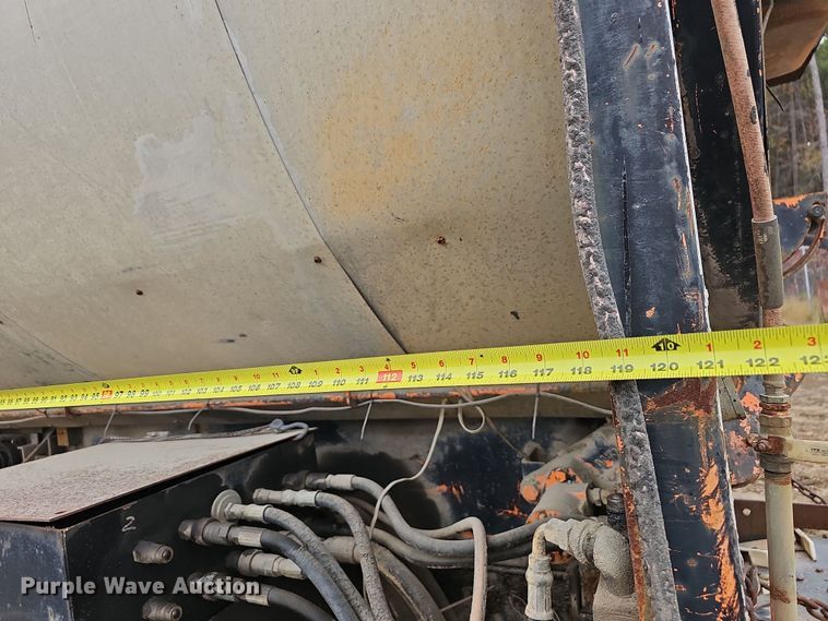 image for item NP9144 1994 International 4800 manure spreader truck