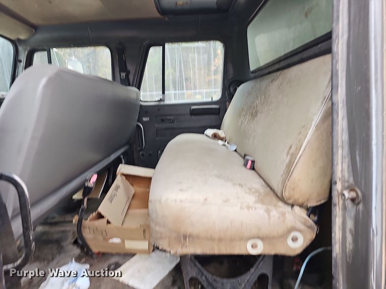 image for item NP9144 1994 International 4800 manure spreader truck