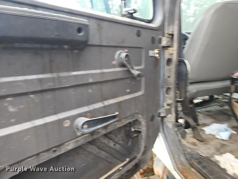 image for item NP9144 1994 International 4800 manure spreader truck