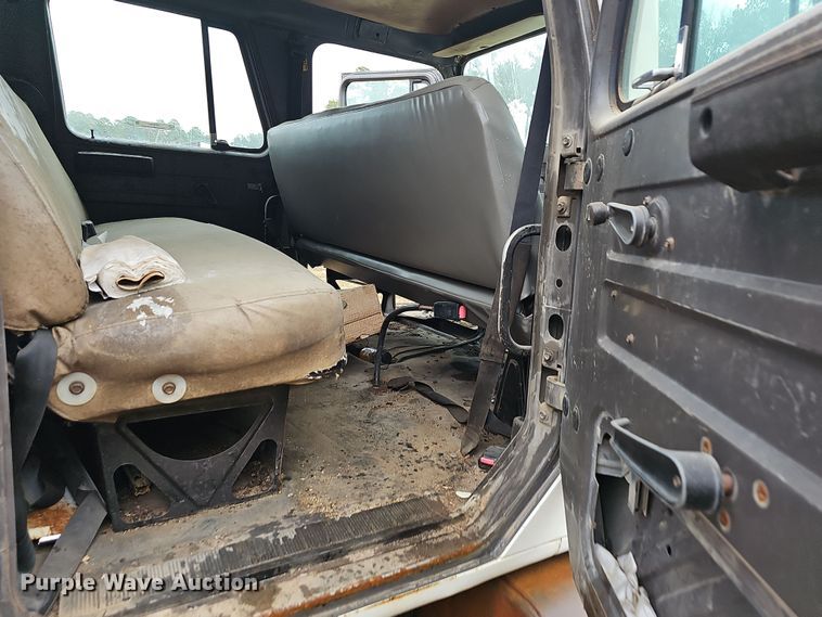 image for item NP9144 1994 International 4800 manure spreader truck