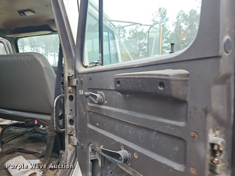 image for item NP9144 1994 International 4800 manure spreader truck