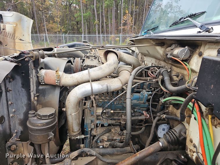 image for item NP9144 1994 International 4800 manure spreader truck