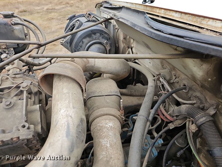 image for item NP9144 1994 International 4800 manure spreader truck