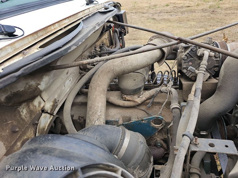 image for item NP9144 1994 International 4800 manure spreader truck