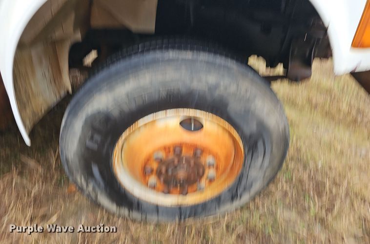 image for item NP9144 1994 International 4800 manure spreader truck