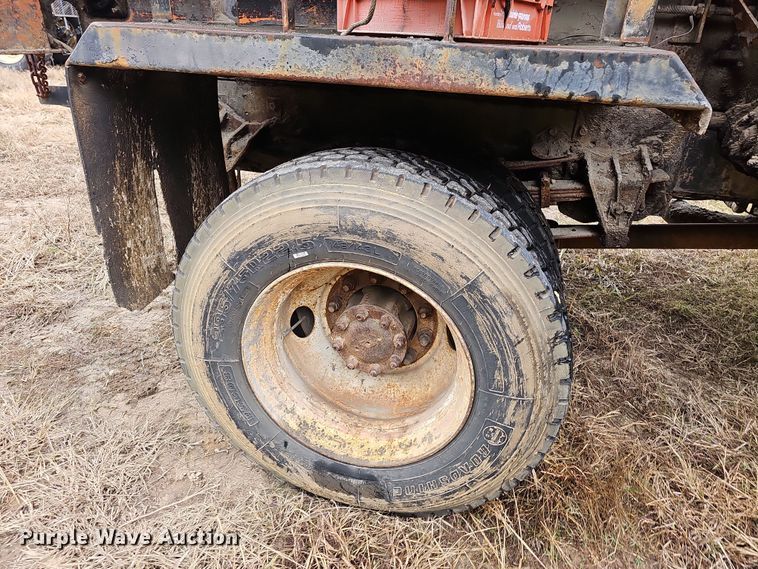 image for item NP9144 1994 International 4800 manure spreader truck