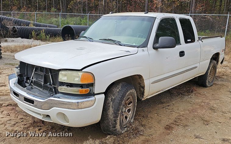 image for item NP9154 2004 GMC Sierra 1500 Ext. Cab pickup truck