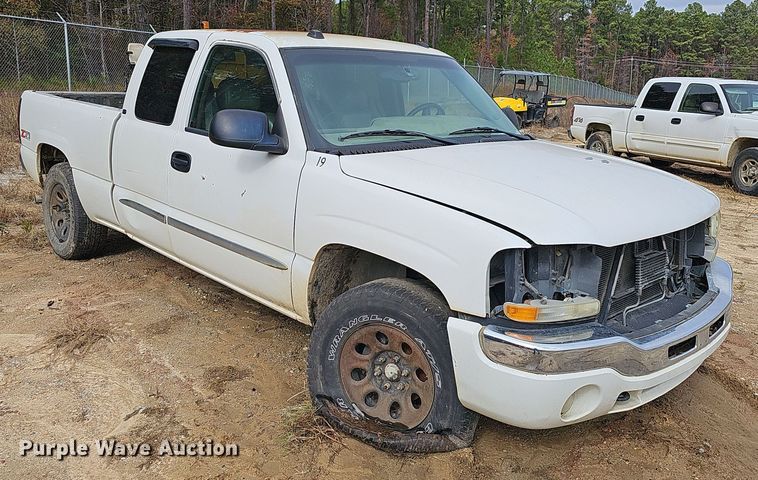 image for item NP9154 2004 GMC Sierra 1500 Ext. Cab pickup truck