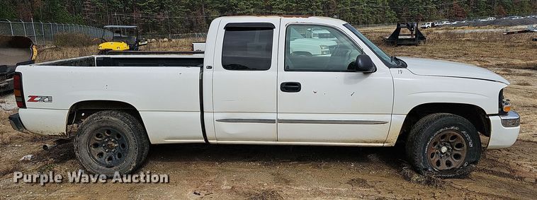 image for item NP9154 2004 GMC Sierra 1500 Ext. Cab pickup truck