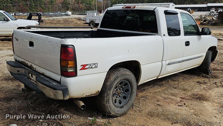 image for item NP9154 2004 GMC Sierra 1500 Ext. Cab pickup truck