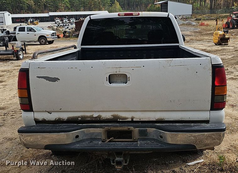 image for item NP9154 2004 GMC Sierra 1500 Ext. Cab pickup truck