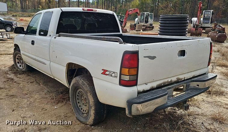 image for item NP9154 2004 GMC Sierra 1500 Ext. Cab pickup truck