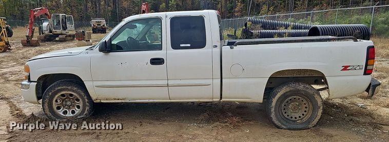 image for item NP9154 2004 GMC Sierra 1500 Ext. Cab pickup truck