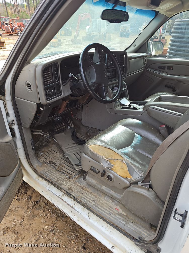 image for item NP9154 2004 GMC Sierra 1500 Ext. Cab pickup truck