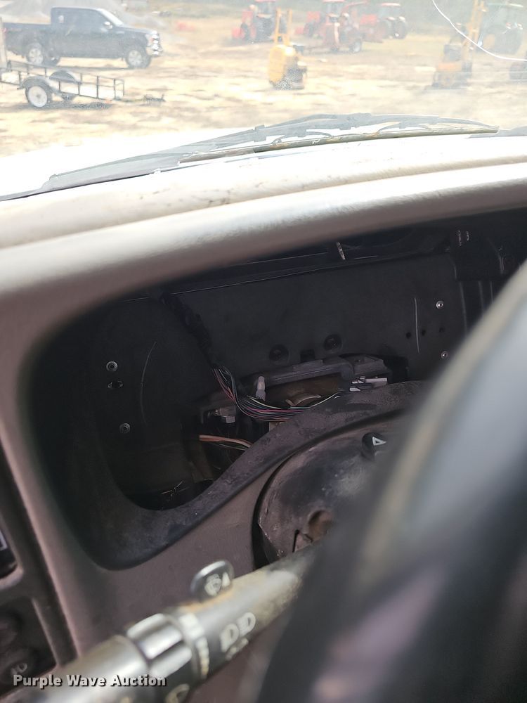 image for item NP9154 2004 GMC Sierra 1500 Ext. Cab pickup truck