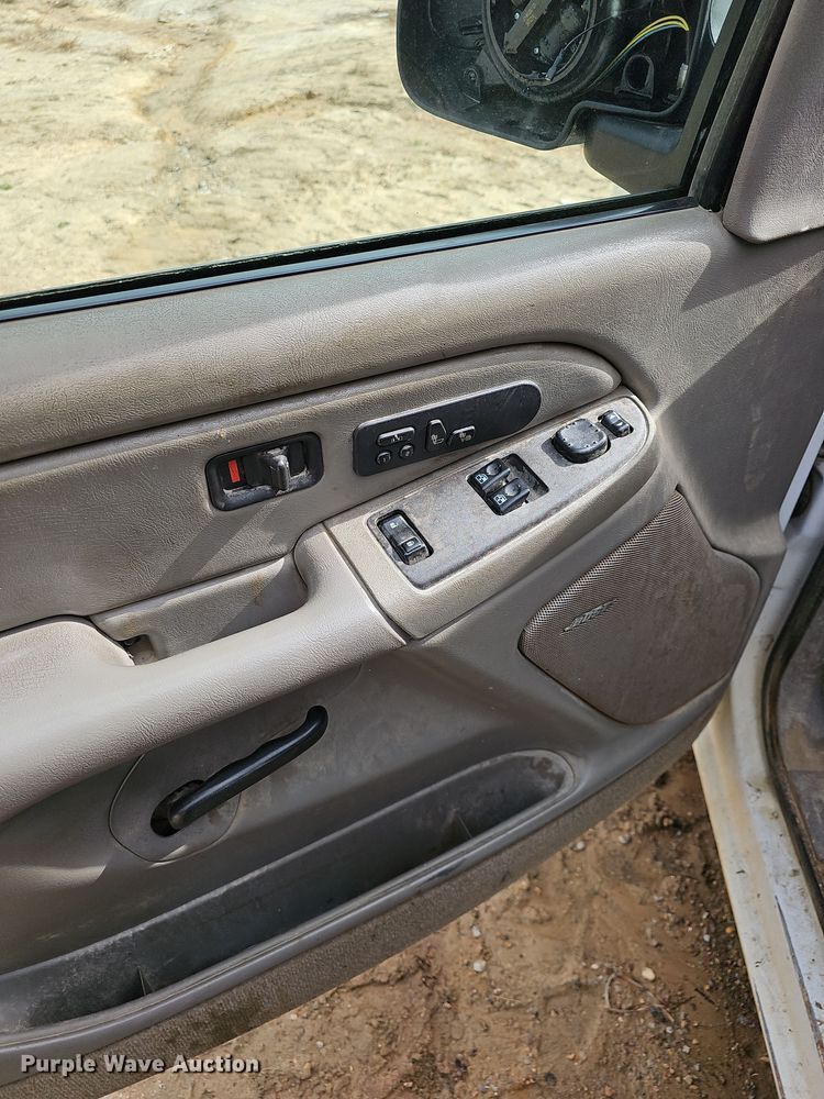 image for item NP9154 2004 GMC Sierra 1500 Ext. Cab pickup truck