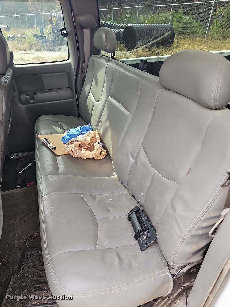 image for item NP9154 2004 GMC Sierra 1500 Ext. Cab pickup truck