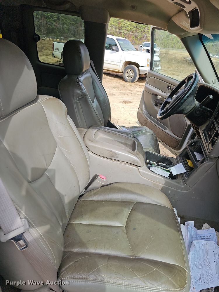 image for item NP9154 2004 GMC Sierra 1500 Ext. Cab pickup truck