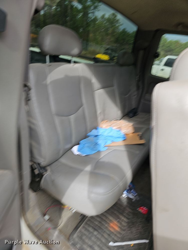 image for item NP9154 2004 GMC Sierra 1500 Ext. Cab pickup truck