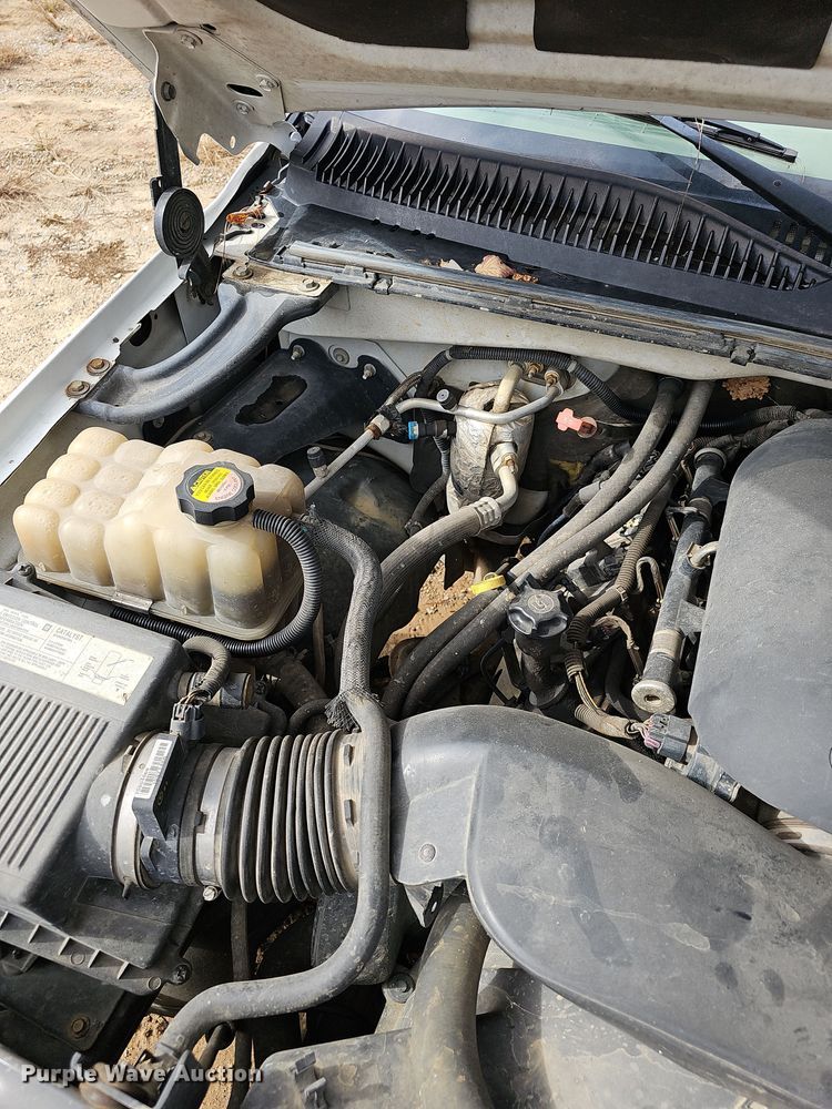 image for item NP9154 2004 GMC Sierra 1500 Ext. Cab pickup truck