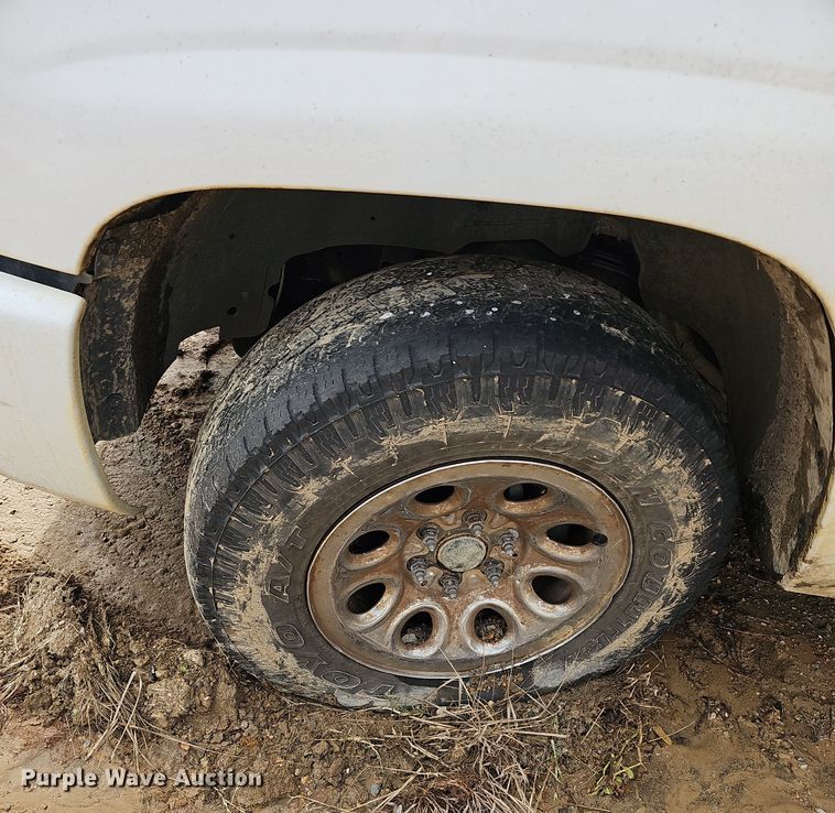 image for item NP9154 2004 GMC Sierra 1500 Ext. Cab pickup truck