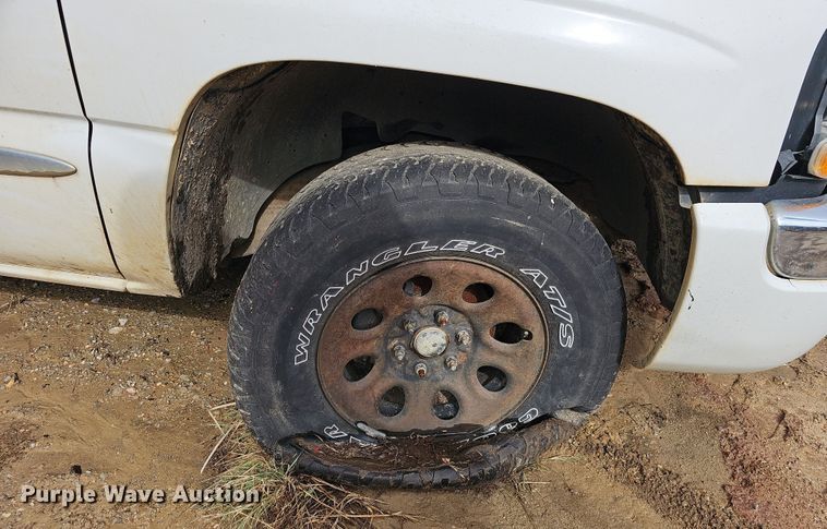 image for item NP9154 2004 GMC Sierra 1500 Ext. Cab pickup truck