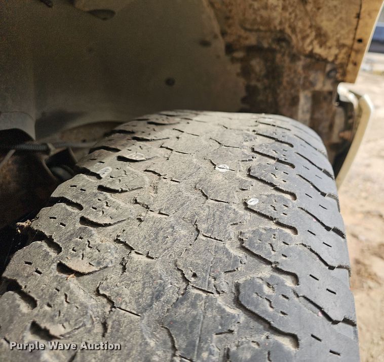 image for item NP9154 2004 GMC Sierra 1500 Ext. Cab pickup truck