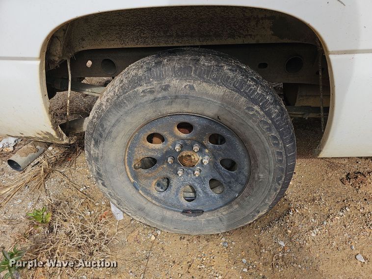 image for item NP9154 2004 GMC Sierra 1500 Ext. Cab pickup truck