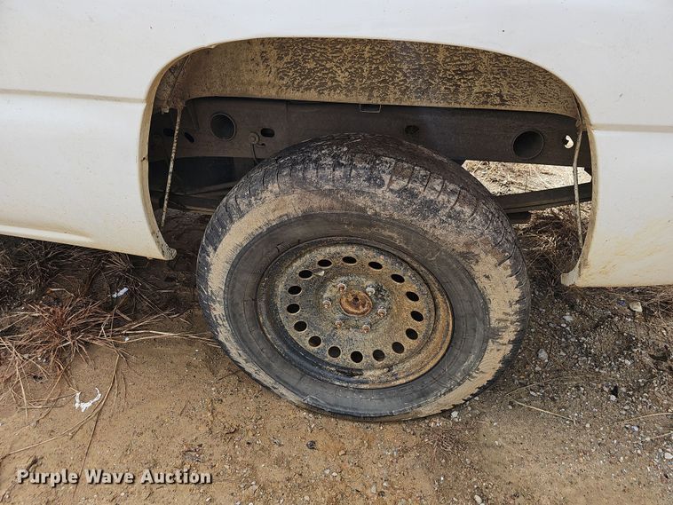 image for item NP9154 2004 GMC Sierra 1500 Ext. Cab pickup truck