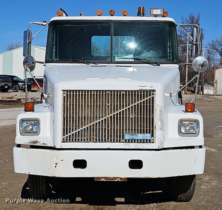 image for item NP9383 1995 Volvo White GMC semi truck