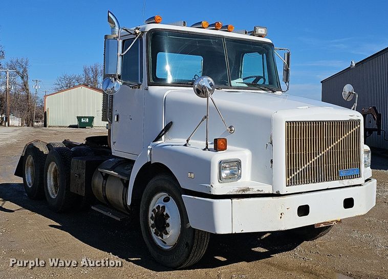 image for item NP9383 1995 Volvo White GMC semi truck