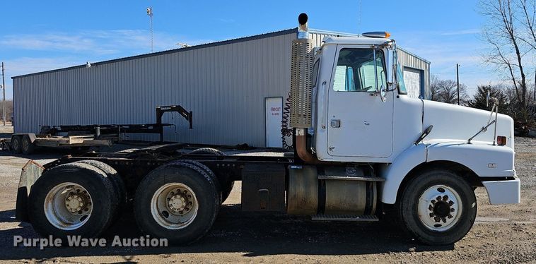image for item NP9383 1995 Volvo White GMC semi truck
