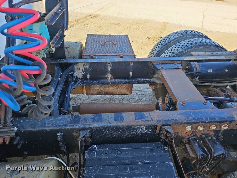 image for item NP9383 1995 Volvo White GMC semi truck