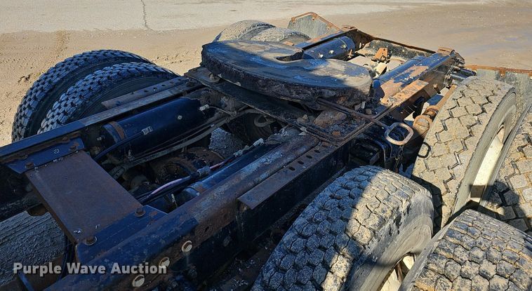 image for item NP9383 1995 Volvo White GMC semi truck