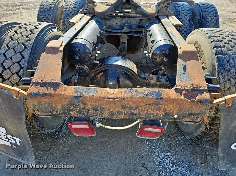 image for item NP9383 1995 Volvo White GMC semi truck